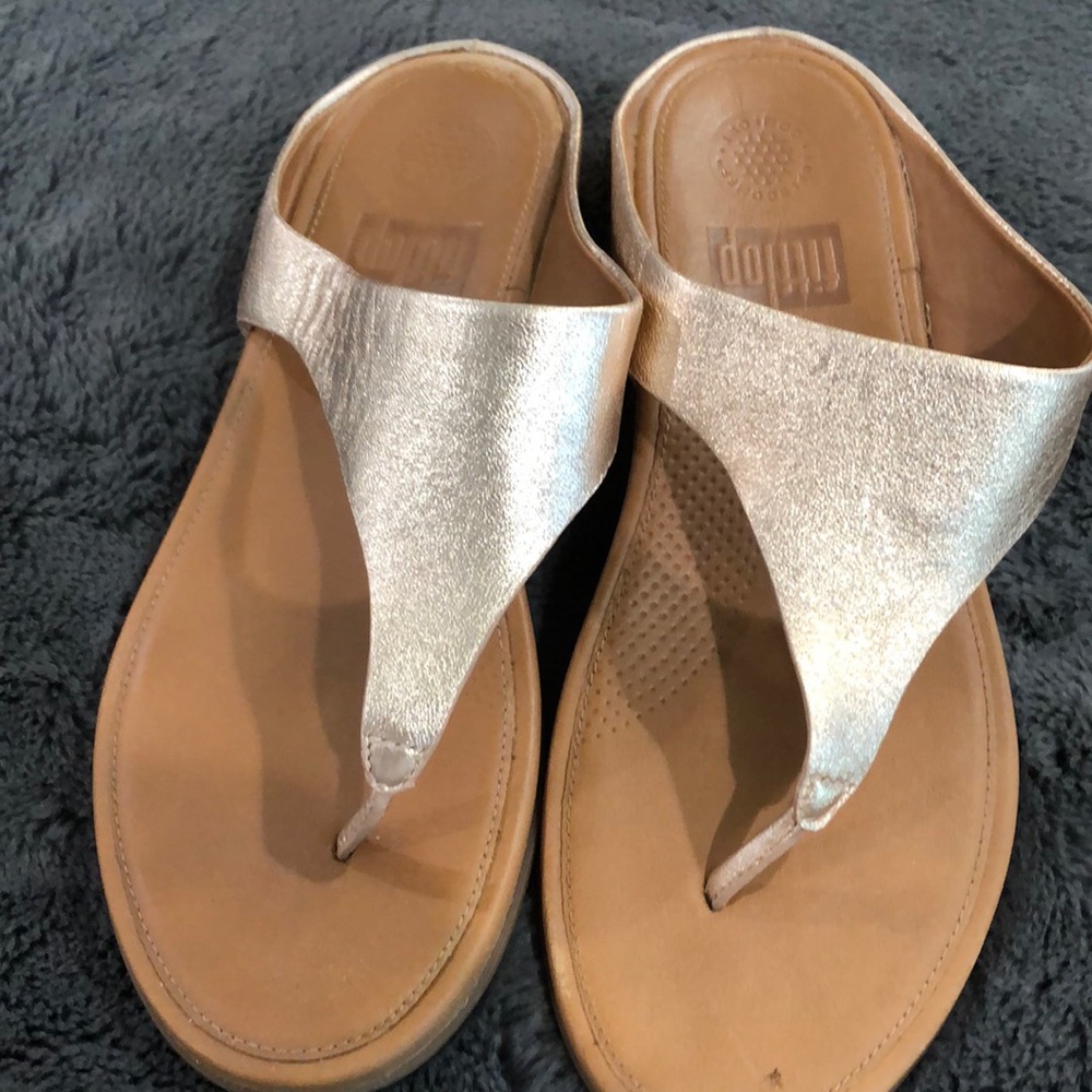 Casual shoes. Rose gold metallic.